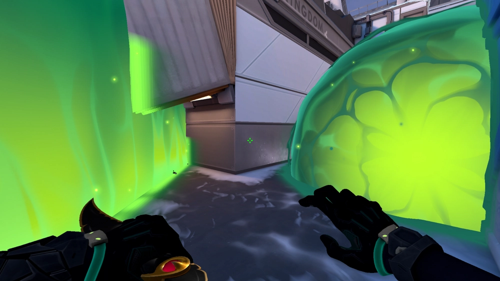 Viper Poison Cloud on Icebox Defense Mid — step 3 of 4: Aim — line up the shot